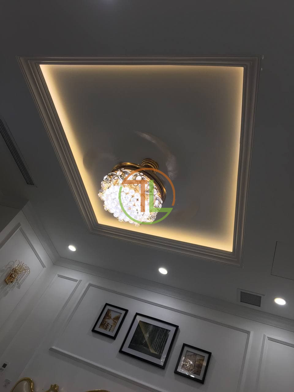thi công phào chỉ pu