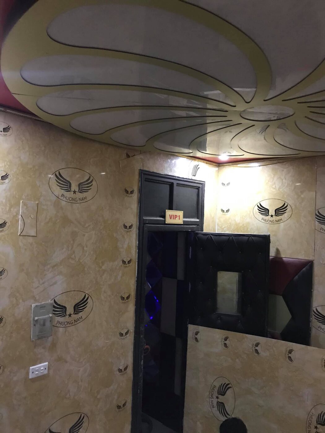 Tấm ốp vấn đá pvc trang trí phòng hát karaoke
