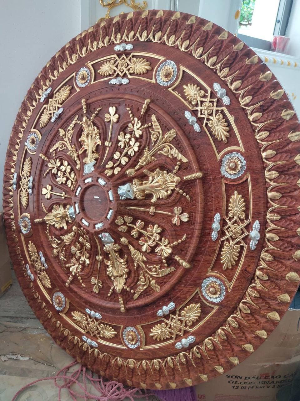 Mẫu hoa trần PU vân gỗ dát vàng sang trọng