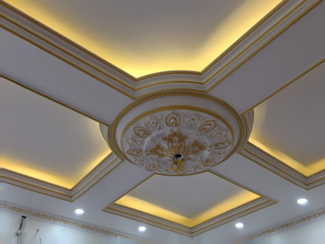 Mẫu mâm trần đẹp trang trí phòng khách