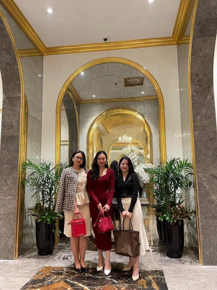 Trang trí phào chỉ cửa đi: sự lựa chọn hoàn hoả với phào chỉ PU