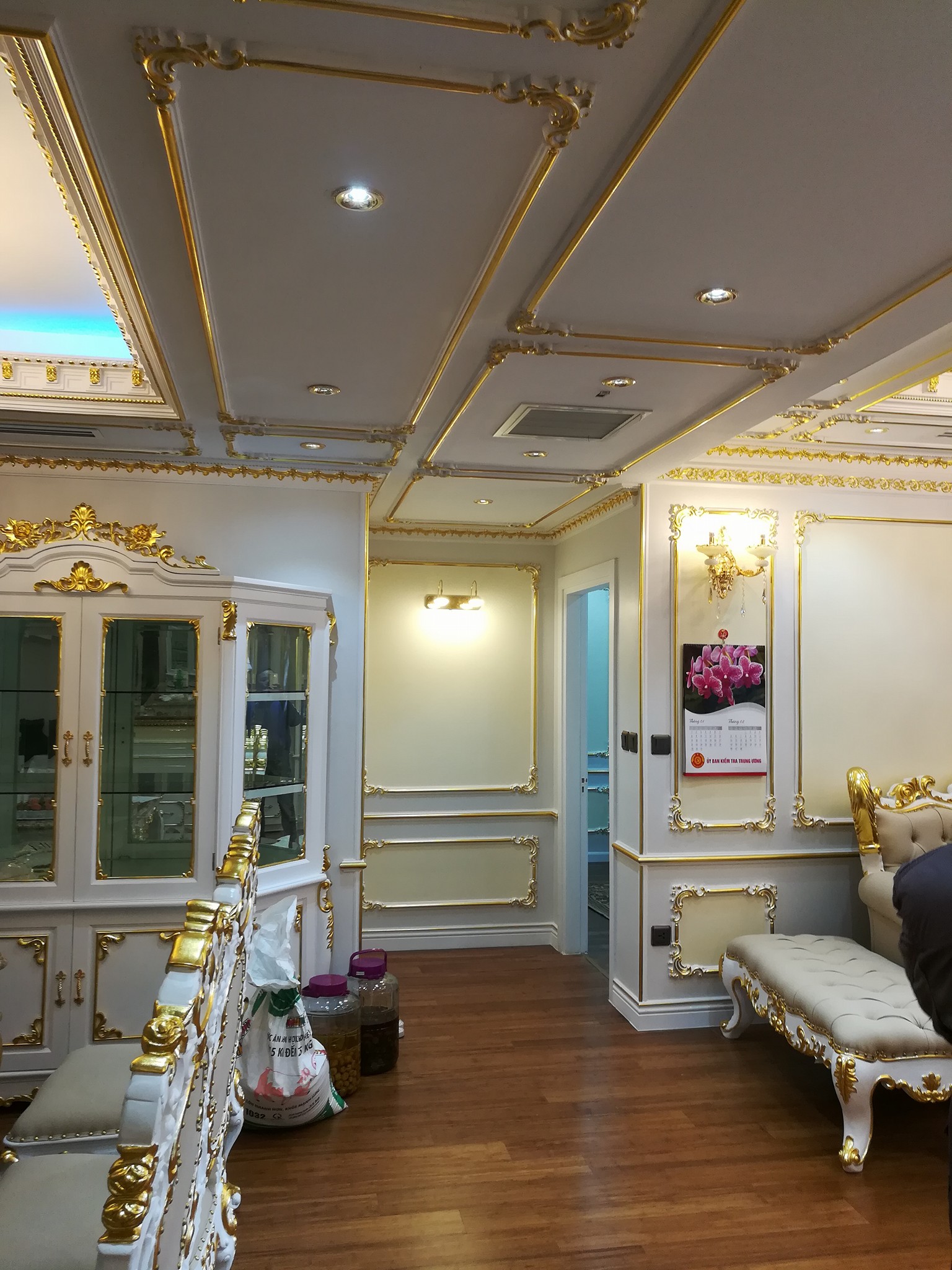 Phào chỉ dát vàng- thi công phào chỉ dát vàng phào chỉ dát vàng